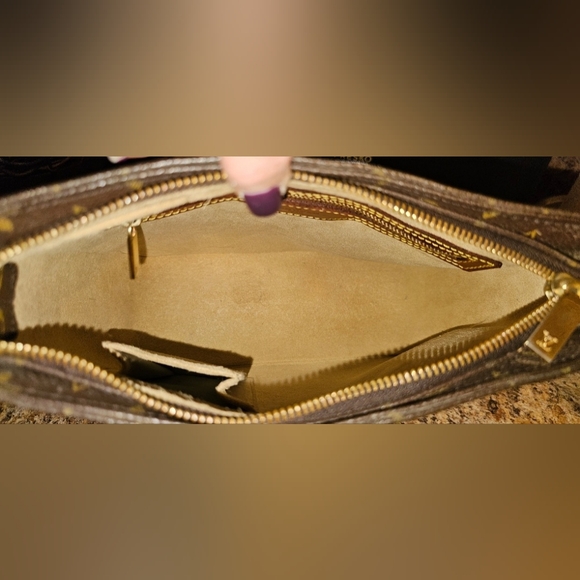 Authentic LOUIS VUITTON Monogram Looping MM Crossbody - Picture 7 of 13